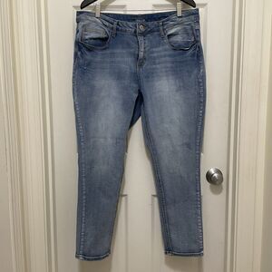 Time And Tru Light Wash Skinny Jeans Distressed Stretchy Women's Size‎ 20